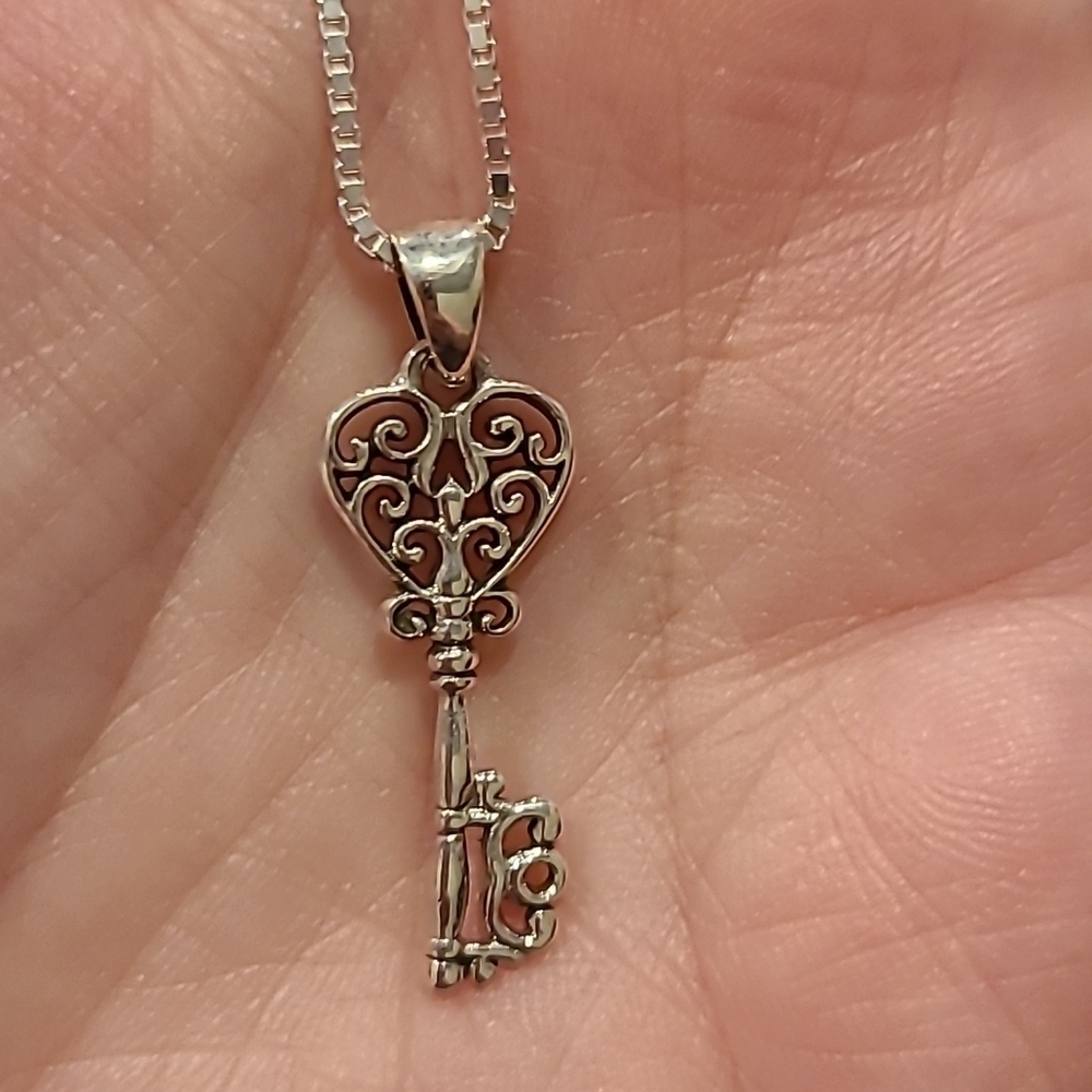 Filigree heart key sterling silver necklace